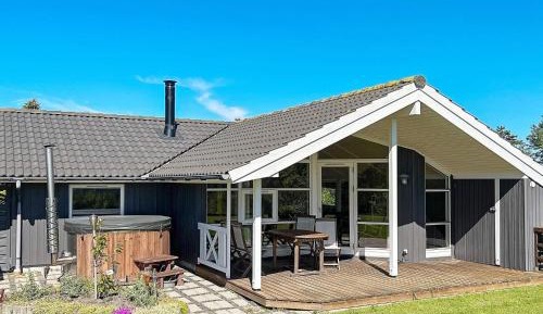Three-Bedroom Vacation Home 