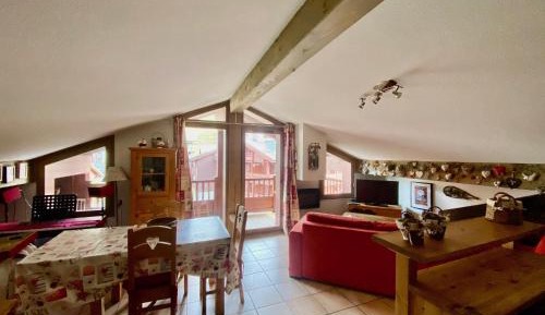 Three-Bedroom Apartment with Mountain View