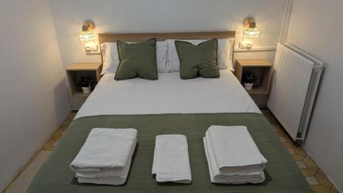 Standard Double Room with Shared Bathroom