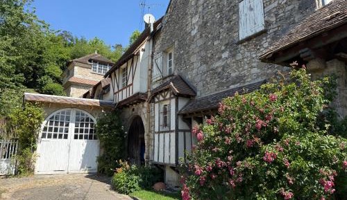 Seven-Bedroom House