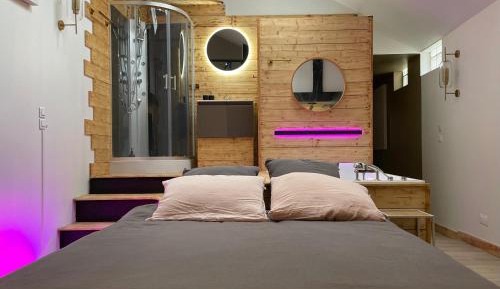 Deluxe Suite with Spa Bath