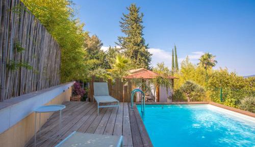 Villa with Garden View