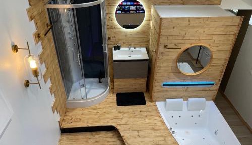 Deluxe Suite with Spa Bath