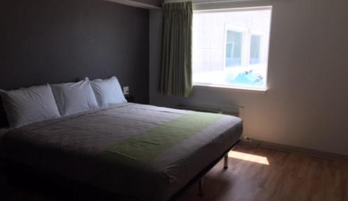 King Room - Disability Access - Non-Smoking