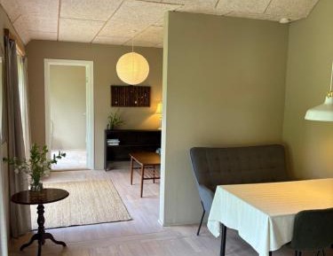 One-Bedroom Apartment with Lake View