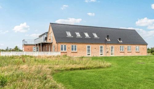 Fifteen-Bedroom Holiday Home