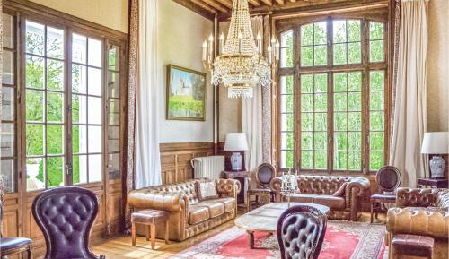 Ten-Bedroom Holiday Home