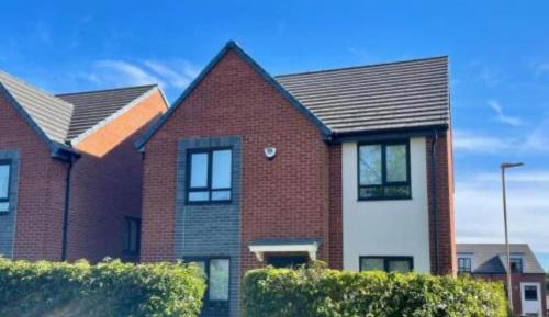 Five-Bedroom Deluxe Apartment