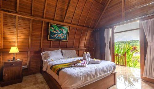 Bungalow with Garden View