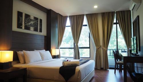 One-Bedroom Apartment with Sea View