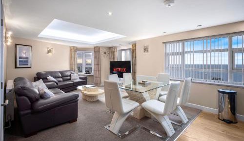 10 Three-Bedroom Apartment with Sea View