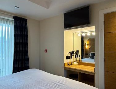 08 Three-Bedroom Apartment with Sea View