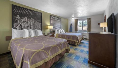 Queen Room with Two Queen Beds - Non-Smoking