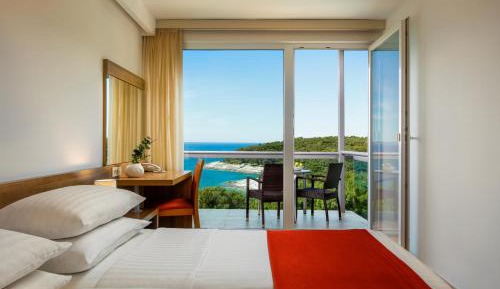 Standard Double Room with Balcony and Sea Side