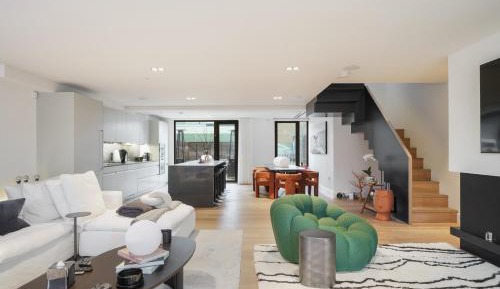 Five-Bedroom Apartment