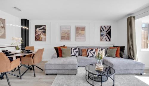 Three-Bedroom Deluxe Apartment