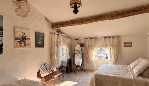 Apartment with Mountain View