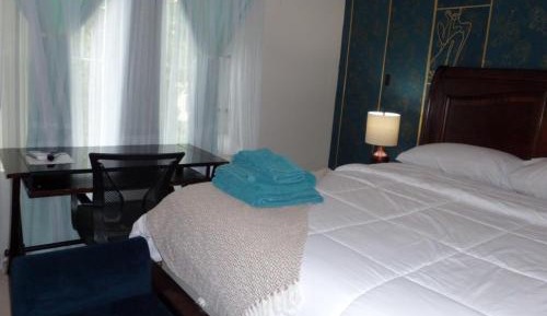 Deluxe Double Room (2 Adults + 1 Child)