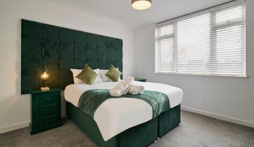 Four-Bedroom Deluxe Apartment