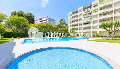 Apartment with Pool View 