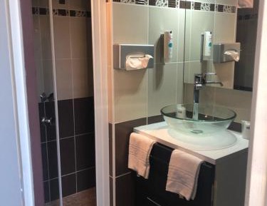 Twin Room with Shower