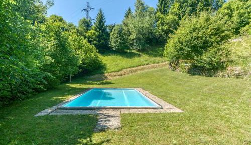 Two-Bedroom Deluxe Apartment with Garden View