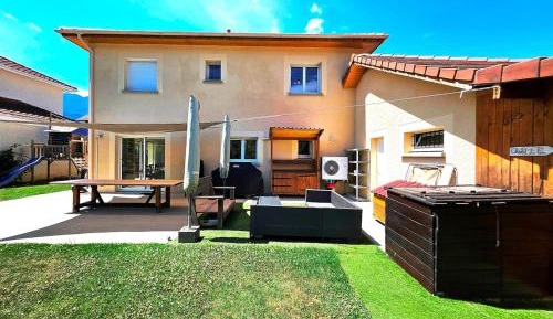 Villa with Garden View