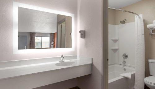 King Room- Non-Smoking