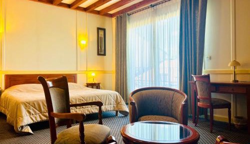 Double Room with Small Lounge and Terrace