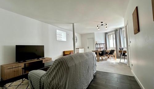 Apartment with Shower