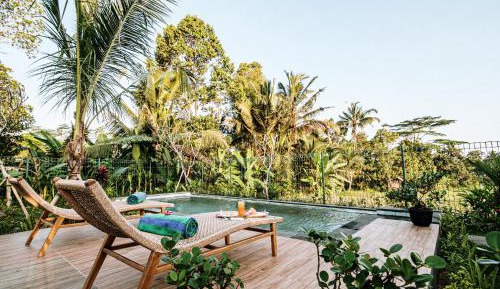 Villa with Garden View