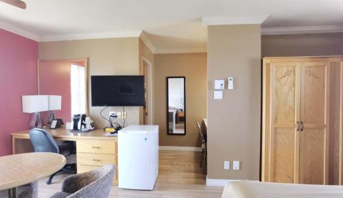 Standard Queen Room with River View