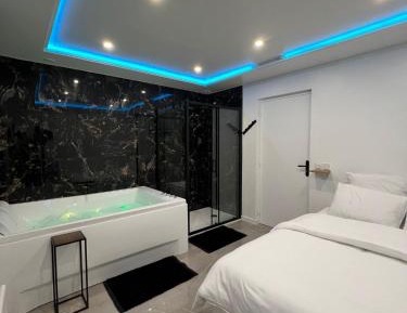 One-Bedroom Apartment with Spa Bath