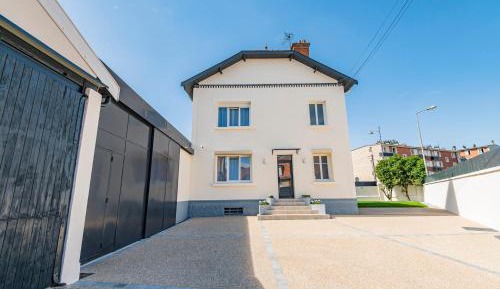 One-Bedroom Apartment with Terrace