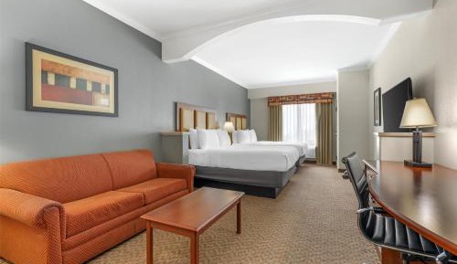 Queen Suite with Two Queen Beds and Sofa Bed - Non-Smoking