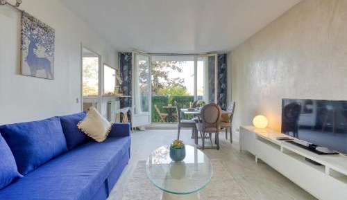 One-Bedroom Apartment with Balcony