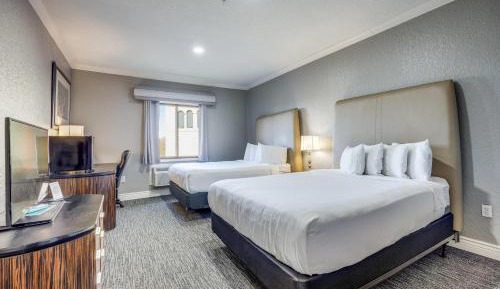 Quadruple Room with Two Queen Beds and Lake View - Non Smoking