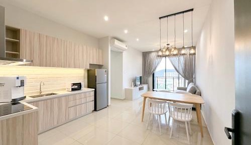 Three-Bedroom Apartment with Balcony