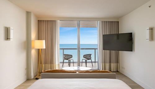 Ocean View Junior Suite King with Balcony Accessible