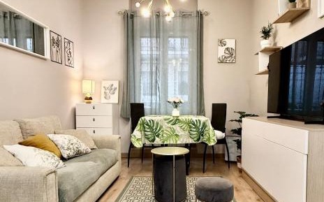 One-Bedroom Apartment with City View