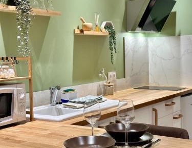 Deluxe One-Bedroom Apartment