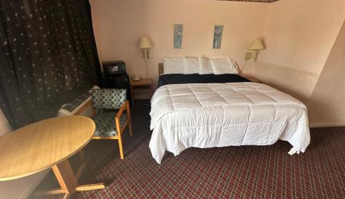 Standard King Room - Non-Smoking 
