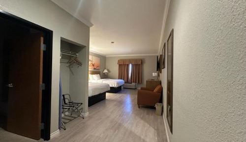 Queen Room with Two Queen Beds - Non-Smoking