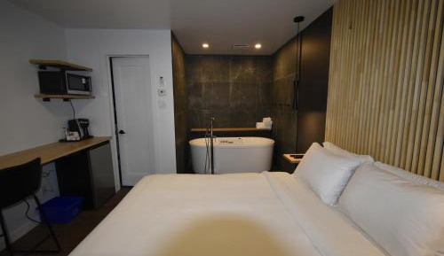 Queen Room with Spa Bath