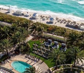 Oceanfront Junior Suite King with Balcony