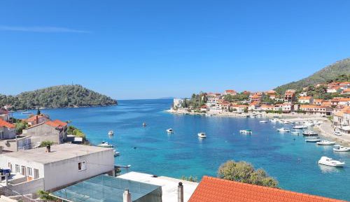 Studio Apartment with Balcony and Sea View