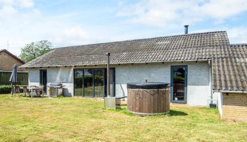 Three-Bedroom Vacation Home 