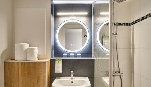 Triple Room (1 Double Bed + 1 Single Bed)