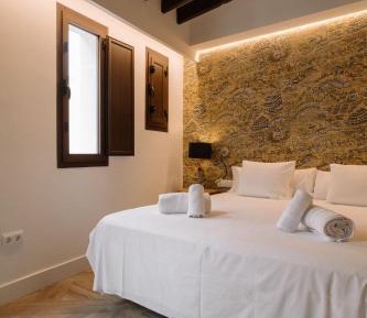 Deluxe One-Bedroom Apartment with Ocean View