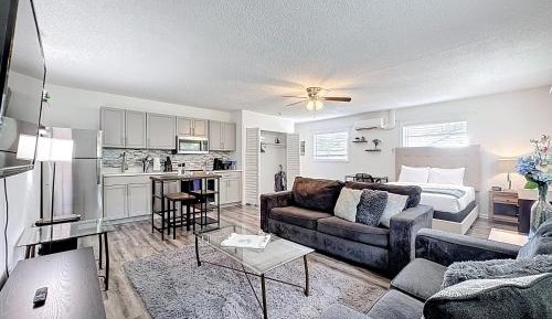 Studio Apartment with Queen Bed